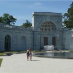 Heather and Taylor at the entrance to Arlington Cemetery.